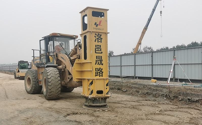 高速公路改擴建加寬，高速液壓夯實機施工案例